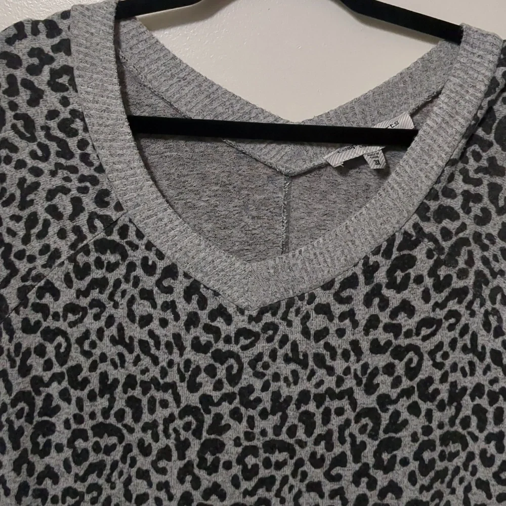 Tempted Hearts Sweater - Picture 3 of 6